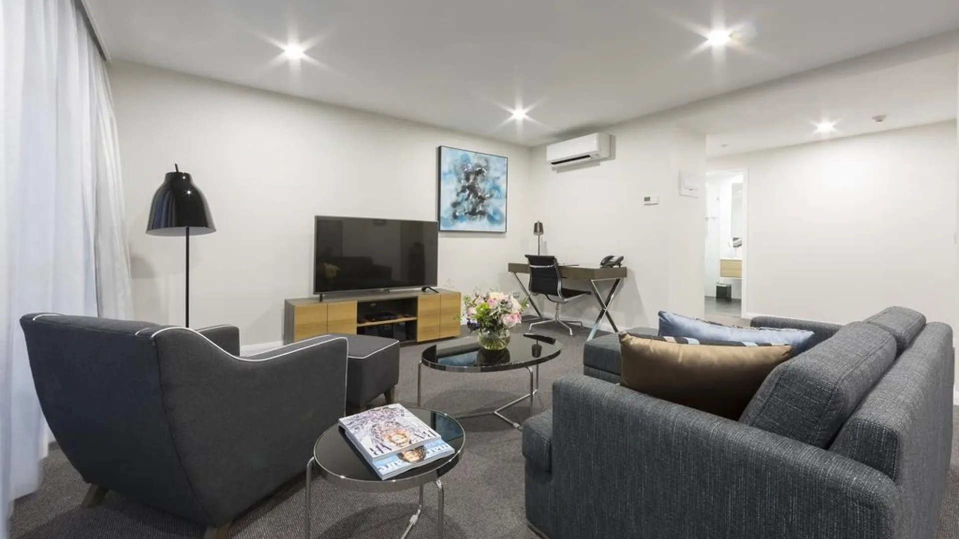 ****  Avenue Hotel Canberra Australia