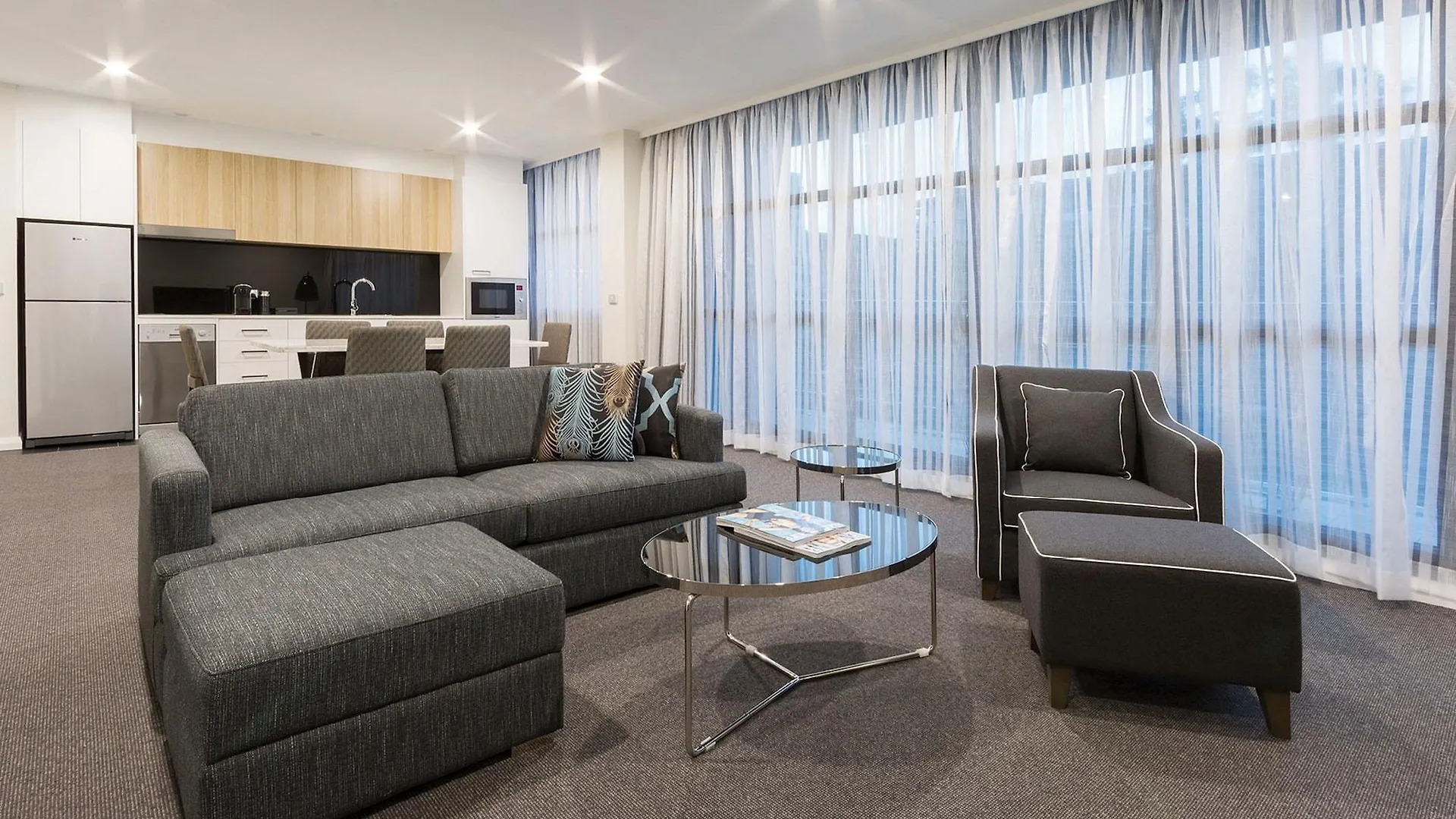 Avenue Hotel Canberra 4*,  Australia