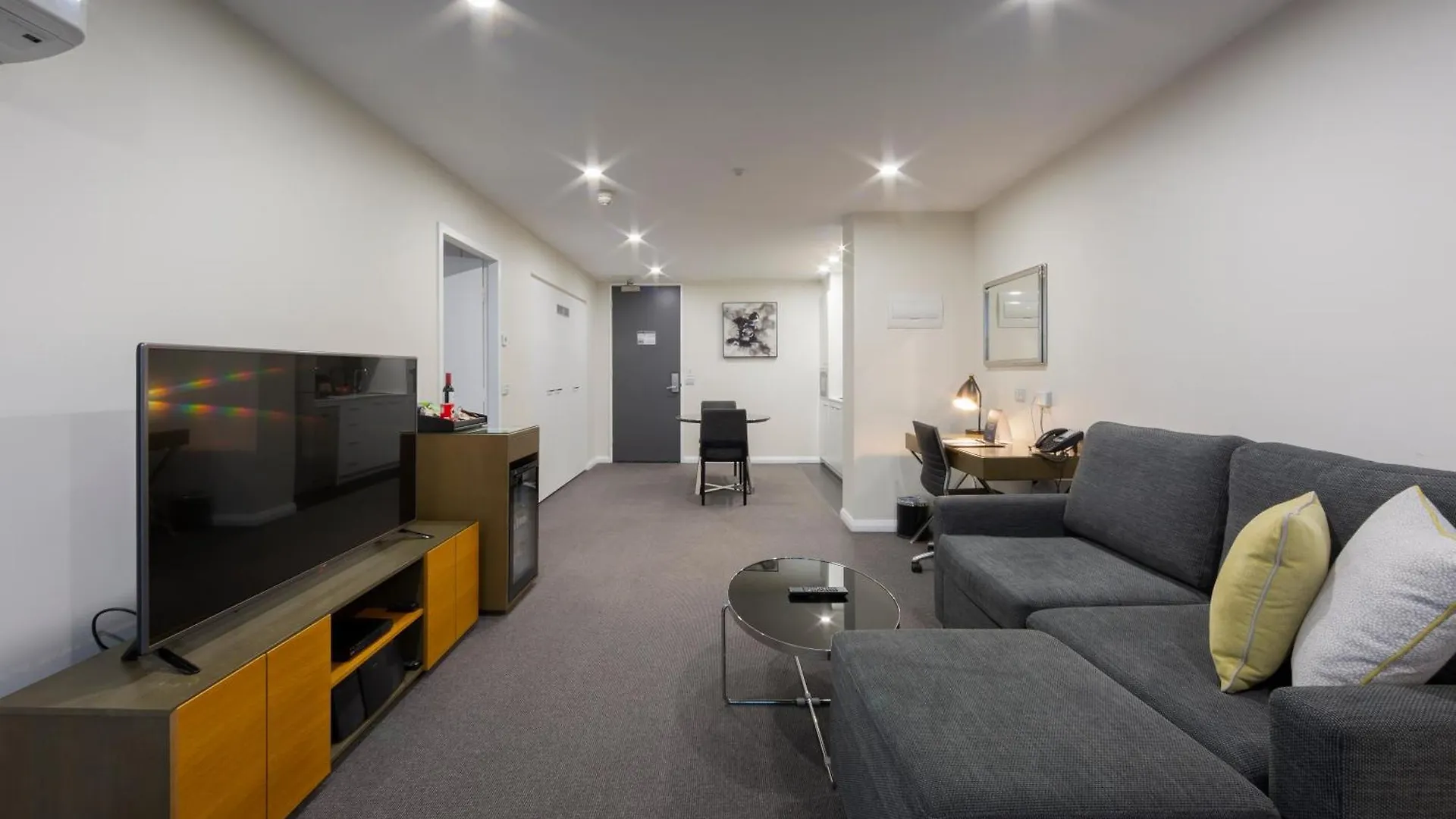 Avenue Hotel Canberra